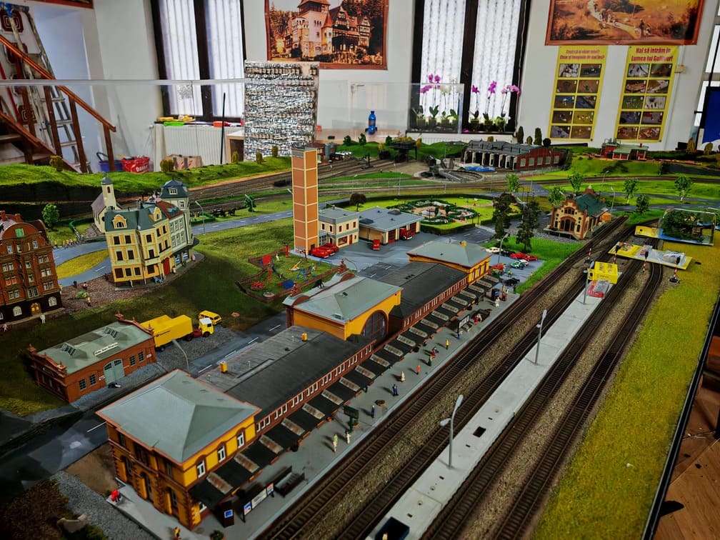 lumea trenuletelor gara sinaia